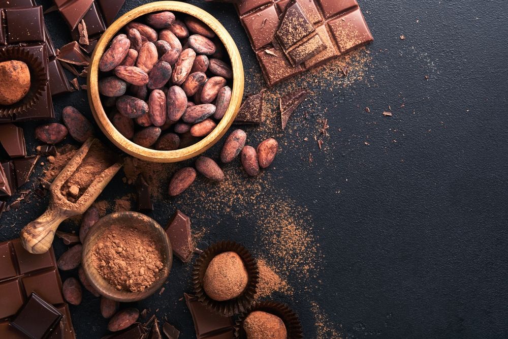 Cioccolato fondente e fave di cacao