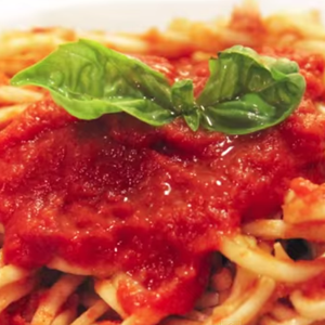 Spaghetti co 'a Pummarola 'ncopp